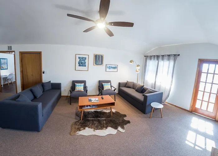 Monarch Motel